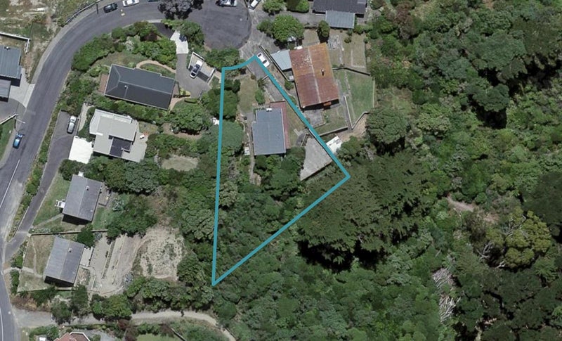 10 Lyons Crescent, Strathmore Park, Wellington - Carousel 1