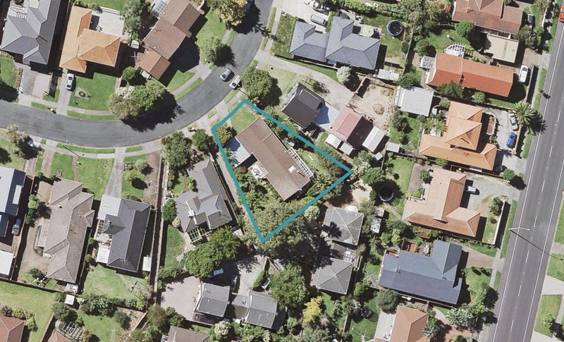 18 Cornelian Crescent, Half Moon Bay, Auckland - Carousel 1