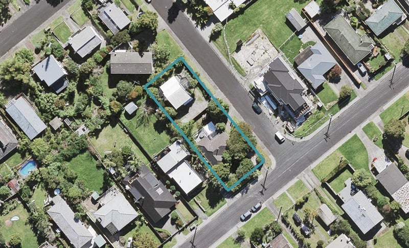 1/2 Oruamo Place, Beach Haven, Auckland - Carousel 1
