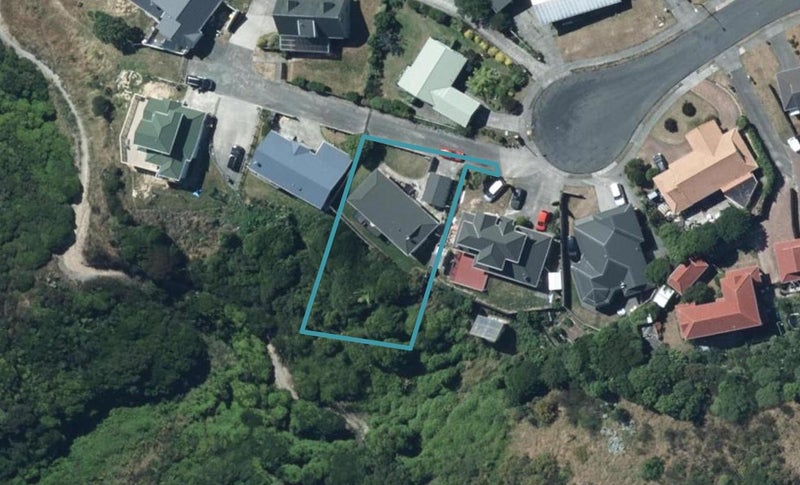 15 Coventry Close, Ascot Park, Porirua - Carousel 1