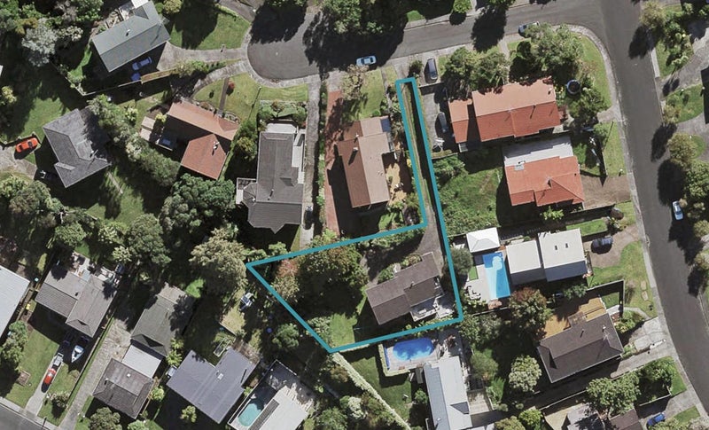 4 Busbridge Place, Hillcrest, Auckland - Carousel 1