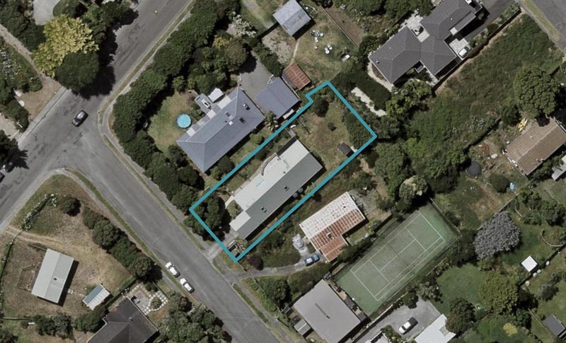 3 Hughes Street, Waikanae Beach, Waikanae - Carousel 1