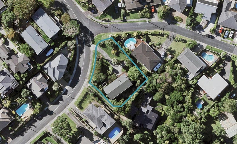 8 Colmar Road, Mellons Bay, Auckland - Carousel 1