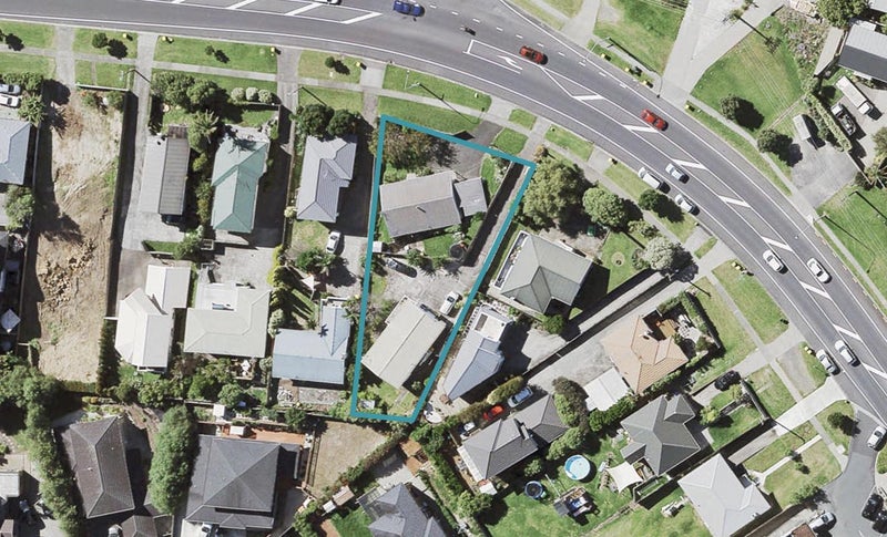 1/666 East Coast Road, Pinehill, Auckland - Carousel 1