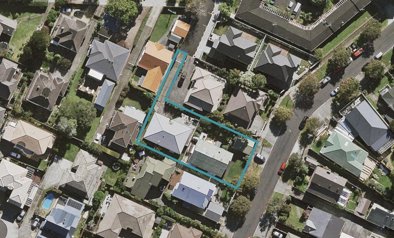 43A Cornwall Park Avenue, Greenlane, Auckland - Carousel 1