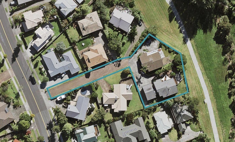 2/57 Unsworth Drive, Unsworth Heights, Auckland - Carousel 1