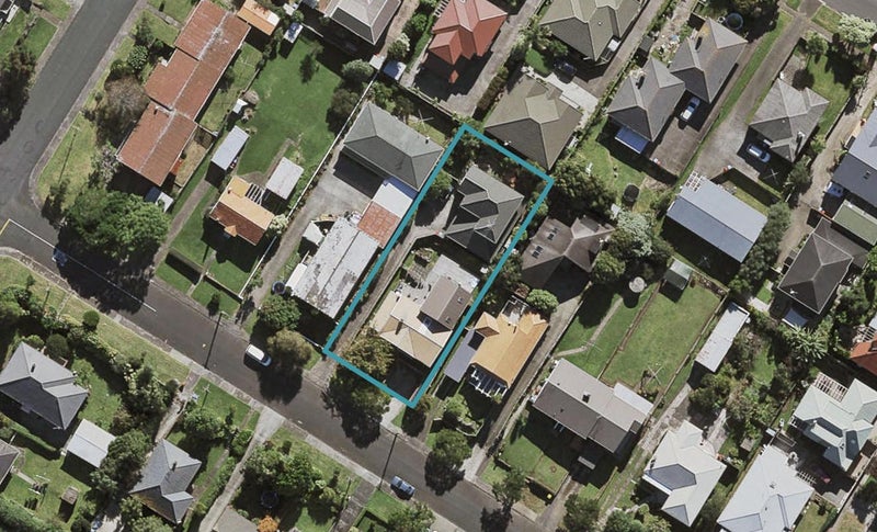 32 Kowhatu Road, One Tree Hill, Auckland - Carousel 1