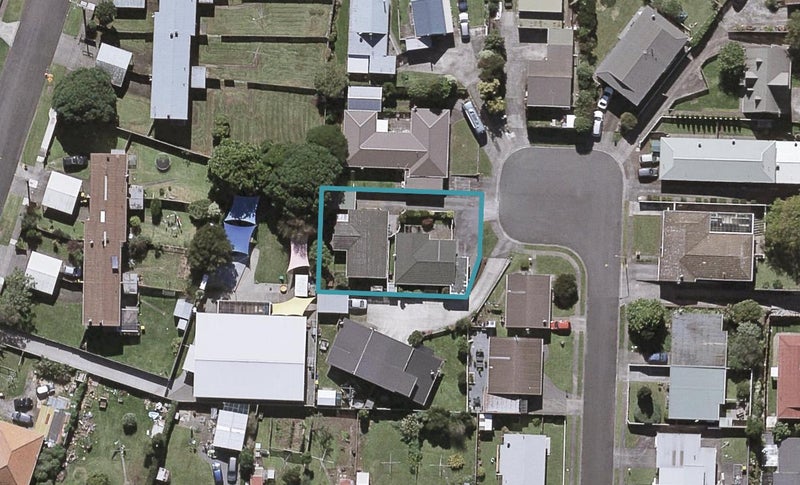 2/7 Brierley Place, Marfell, New Plymouth - Carousel 1