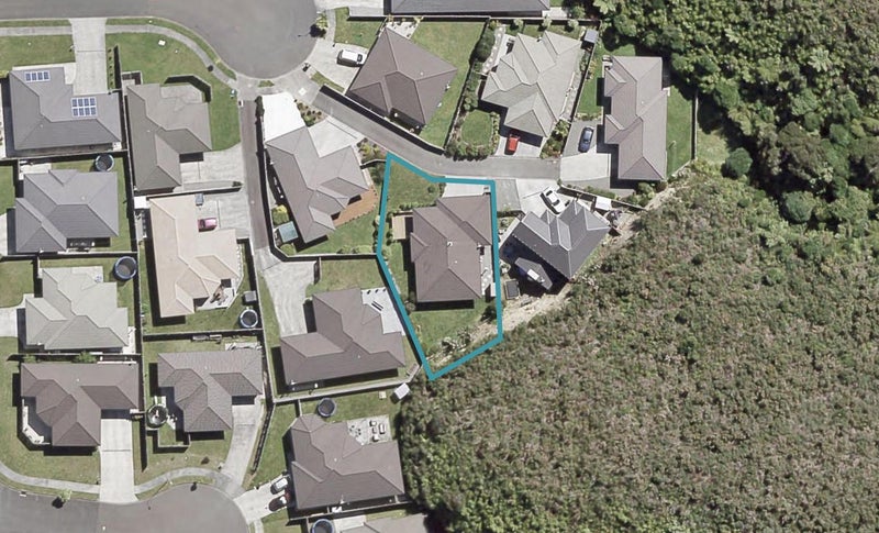 12 Beaufort Close, Kingsley Heights, Upper Hutt - Carousel 1