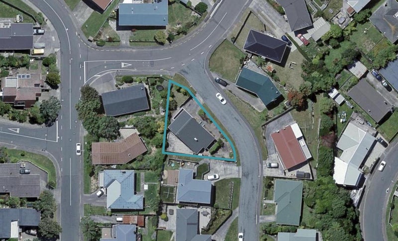 2 Archbold Street, Newlands, Wellington - Carousel 1