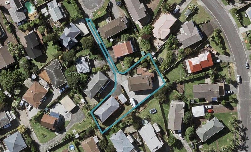 16 CASSANDRA GR, Totara Vale, Auckland - Carousel 1
