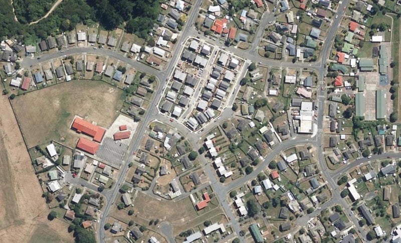 3 Iris Grove, Cannons Creek, Porirua - Carousel 1