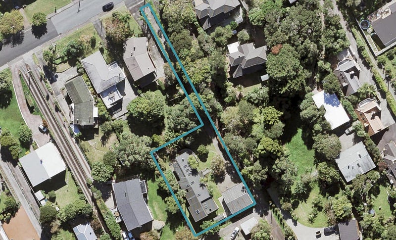 132 Cliff View Drive, Green Bay, Auckland - Carousel 1