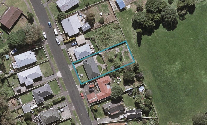 26 Endeavour Street, Marfell, New Plymouth - Carousel 1