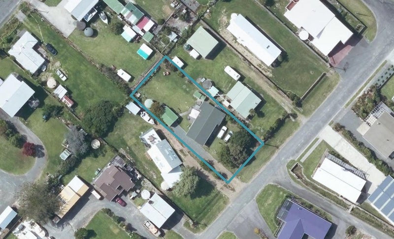 22 Lochiel Street, Māhia - Carousel 1