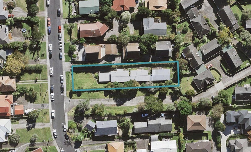 1/11 Aorangi Place, Birkenhead, Auckland - Carousel 1