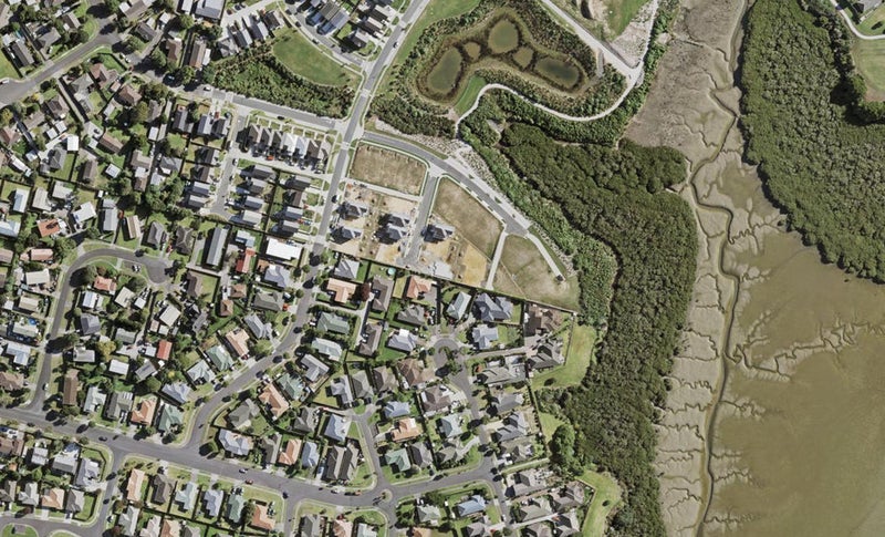 10 Awhenga Place, Weymouth, Auckland - Carousel 1