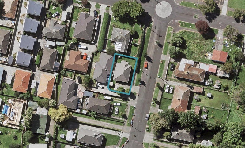 31 Ropata Avenue, Point England, Auckland - Carousel 1