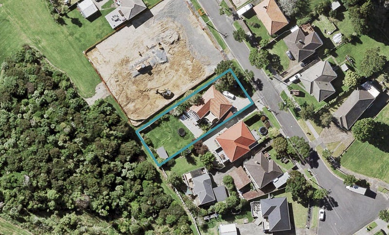 11 Fernwood Place, Wai o Taiki Bay, Auckland - Carousel 1