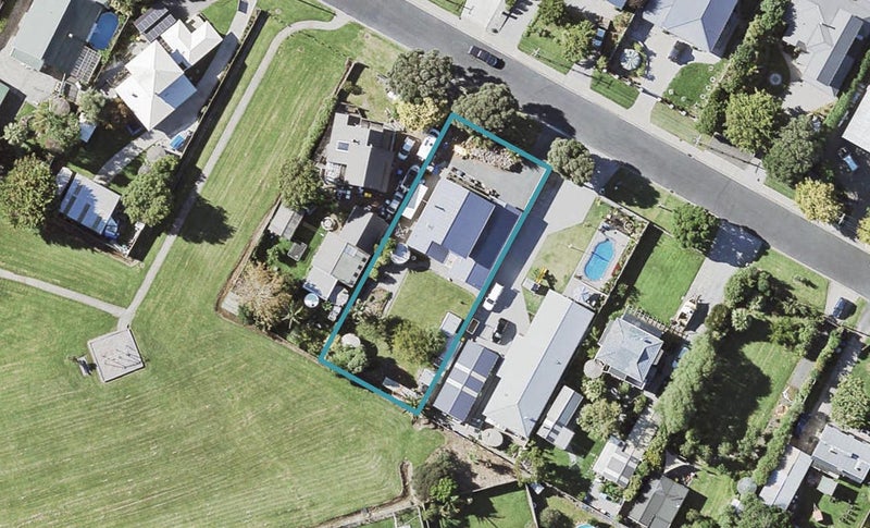 16 Pohutukawa Road, Beachlands, Auckland - Carousel 1