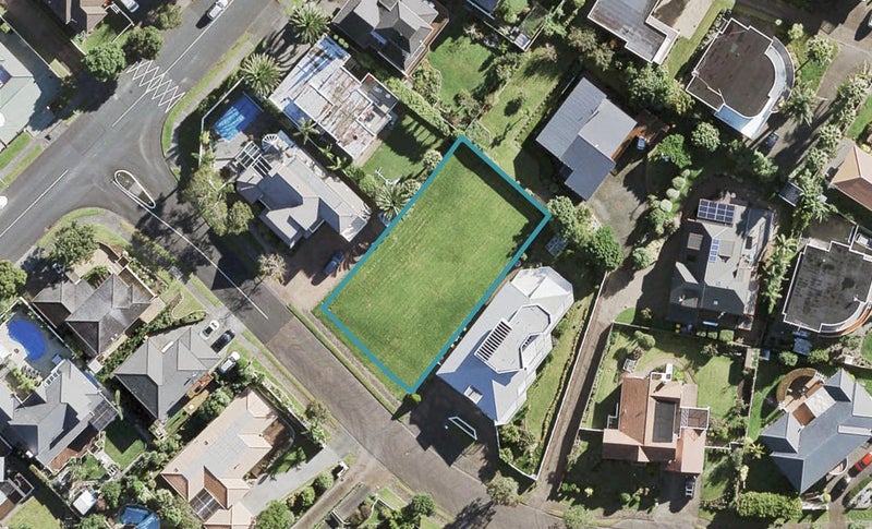 4 Marguerita Place, West Harbour, Auckland - Carousel 1