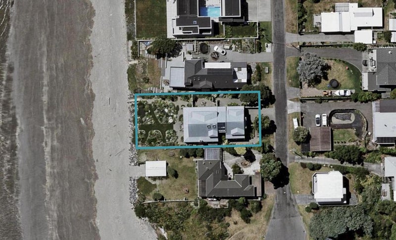 16 Groves Road, Raumati Beach, Paraparaumu - Carousel 1