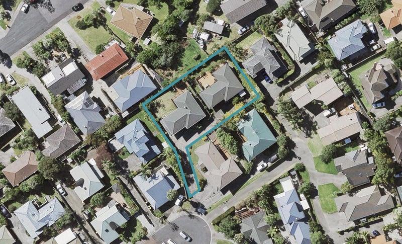 2/12 Stoneleigh Court, Sunnynook, Auckland - Carousel 1
