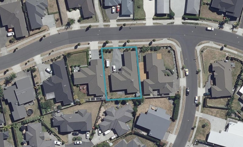 16 Tallentire Crescent, Huntington, Hamilton - Carousel 1