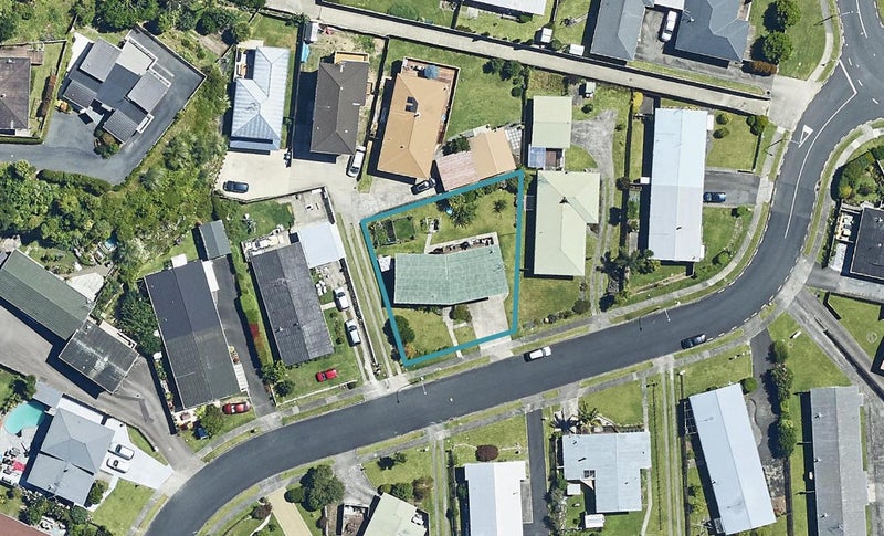 10 Balmoral Terrace, Otumoetai, Tauranga - Carousel 1