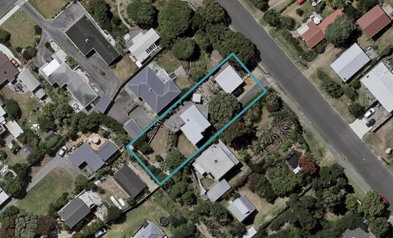 14 Heperi Street, Waikanae Beach, Waikanae - Carousel 1