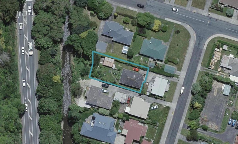 2 Luckie Street, Tawa, Wellington - Carousel 1