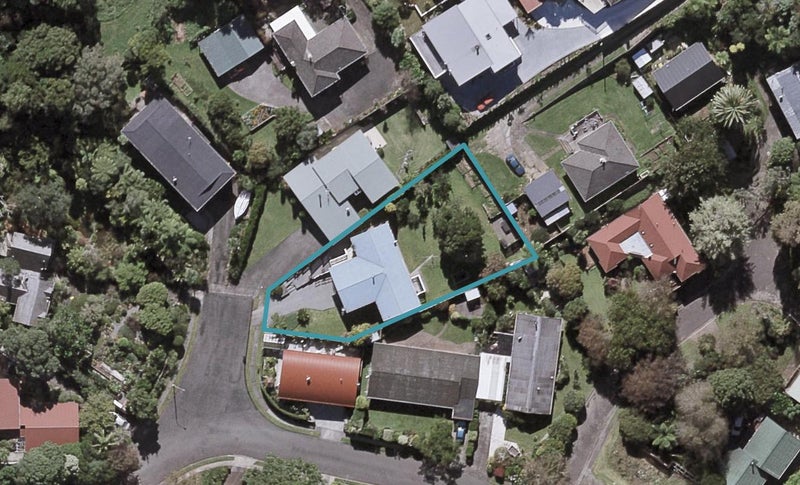 10 Spencer Place, Merrilands, New Plymouth - Carousel 1