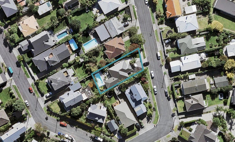 9 Sunny Brae Crescent, Westmere, Auckland - Carousel 1