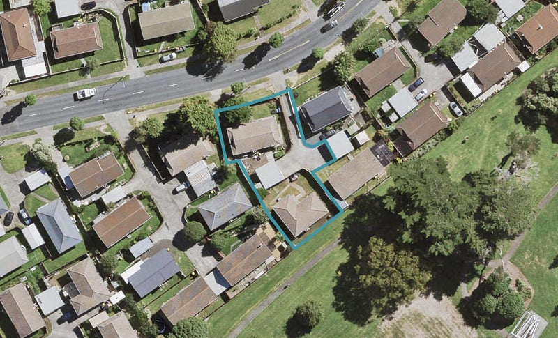 1/77 Luanda Drive, Ranui, Auckland - Carousel 1