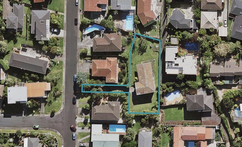 8 Holdaway Avenue, Northcote, Auckland - Carousel 1