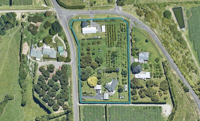 11 Gasson Lane, Pyes Pa, Tauranga - Carousel 1