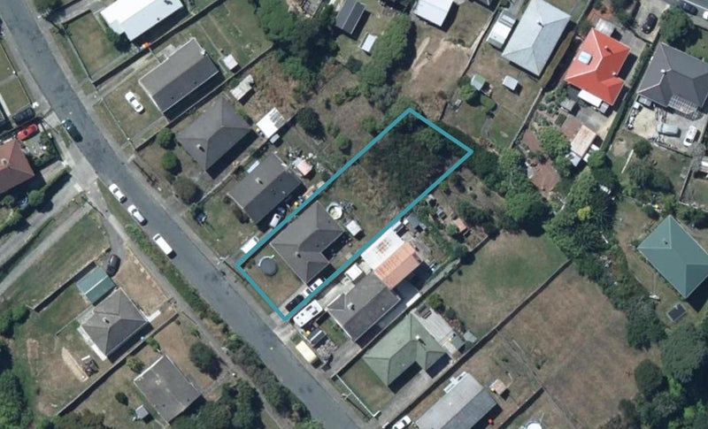 17 Thompson Grove, Ranui, Porirua - Carousel 1