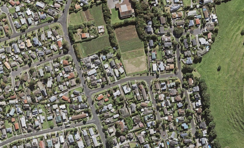 10A Ridgemount Rise, Mangere Bridge, Auckland - Carousel 1