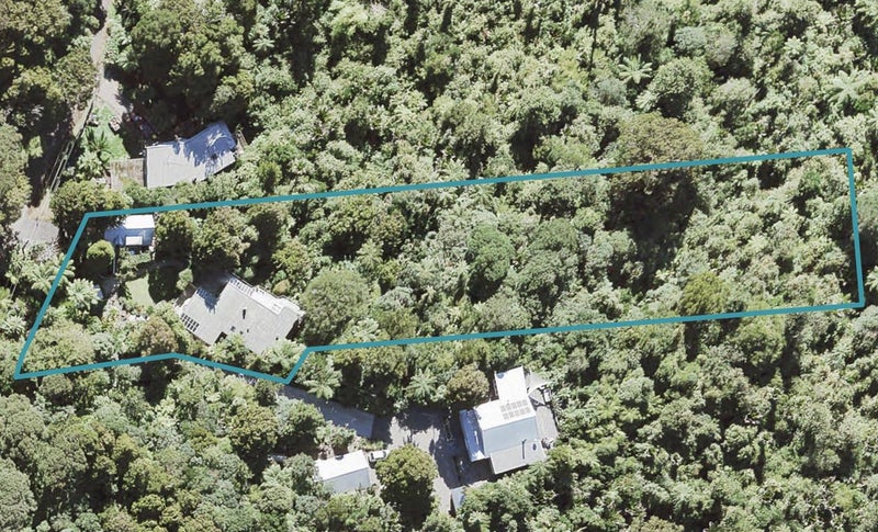 35 Quinns Road, Waiatarua, Auckland - Carousel 1