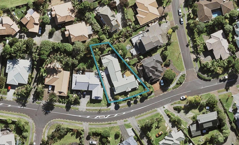 1/13 Goldfinch Rise, Unsworth Heights, Auckland - Carousel 1