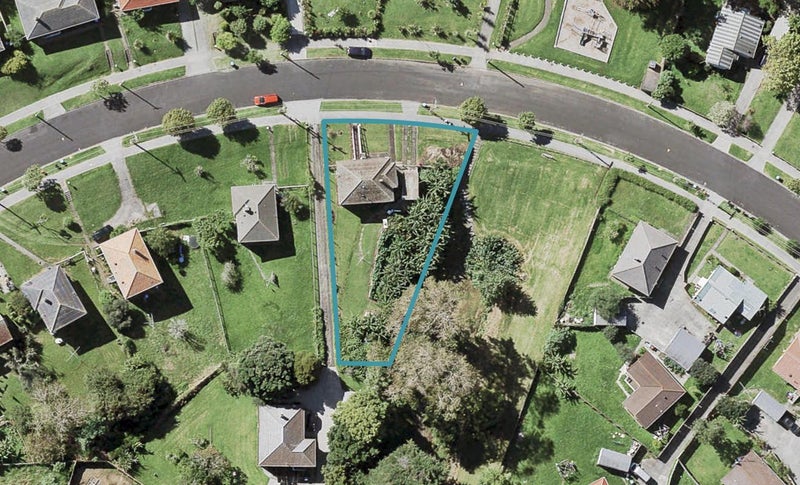 33 Leybourne Circle, Glen Innes, Auckland - Carousel 1