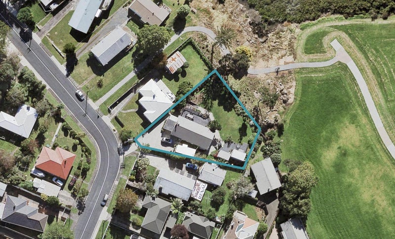 84 Cobham Crescent, Kelston, Auckland - Carousel 1