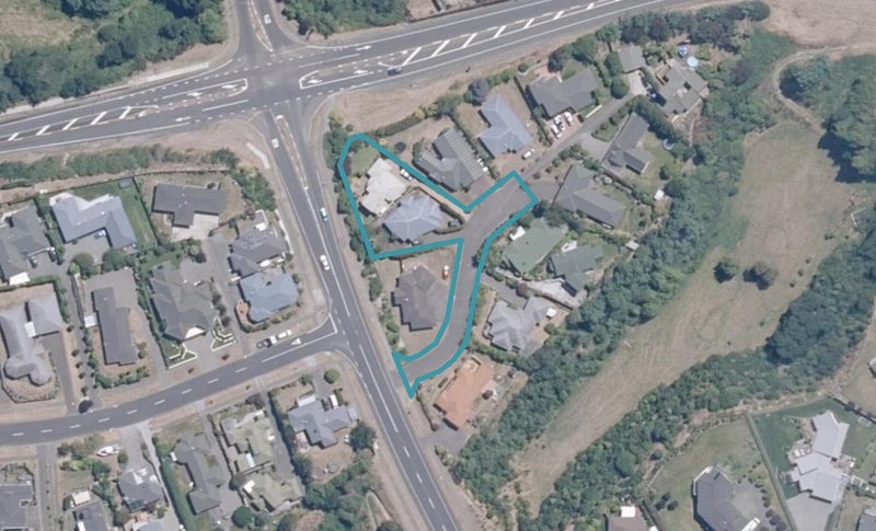 2/2 Astelia Way, Waipahihi, Taupō - Carousel 1
