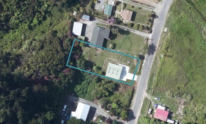 33 Opoutama Road, Māhia - Carousel 1