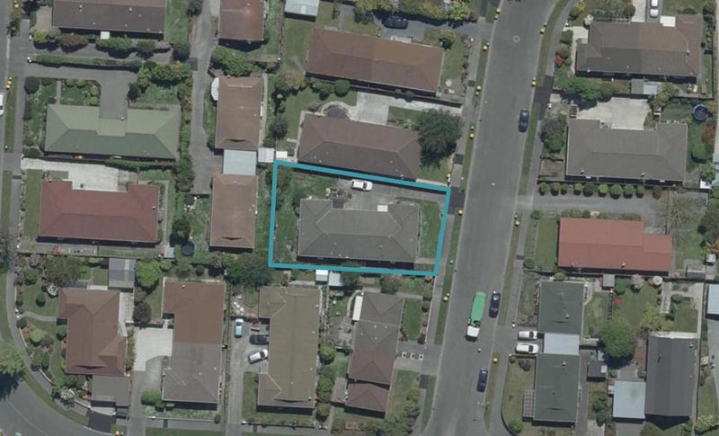 2/3 James Condon Place, Redwood, Christchurch - Carousel 1