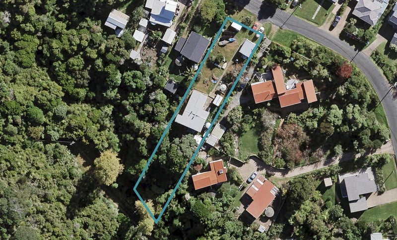 15 Tahatai Road, Oneroa, Waiheke Island - Carousel 1