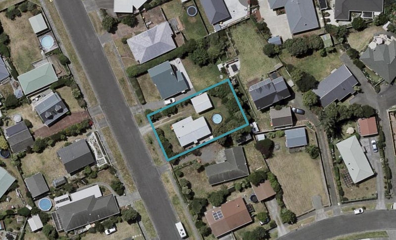 15 Reeves Street, Waikanae Beach, Waikanae - Carousel 1