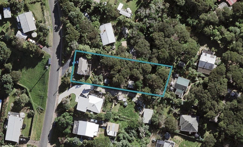15 Whakarite Road, Ostend, Waiheke Island - Carousel 1