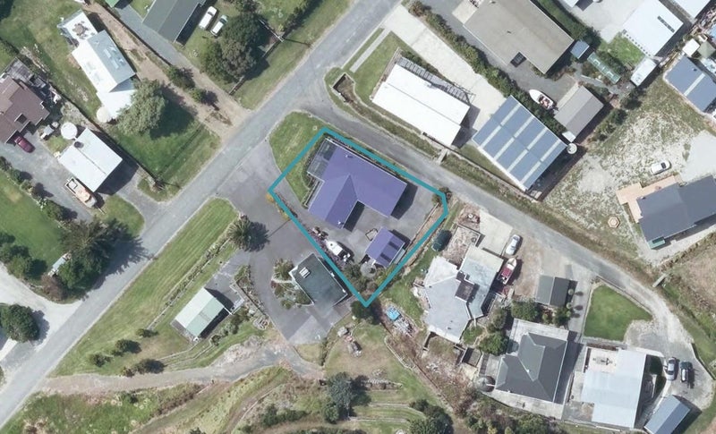 31 Lochiel Street, Māhia - Carousel 1