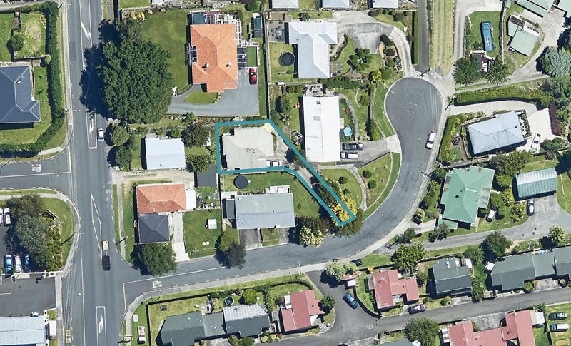 3B Russell Place, Brookfield, Tauranga - Carousel 1